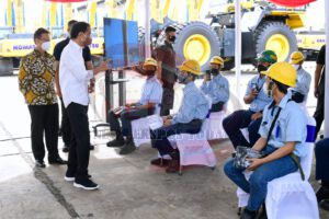 Presiden Tinjau Percepatan Vaksinasi Booster untuk Pekerja Industri