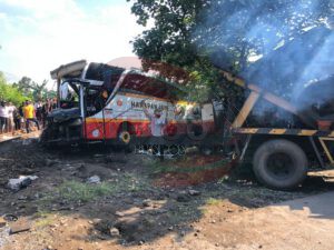 Kecelakaan Maut Kereta Api vs Bus, 4 Korban Meninggal