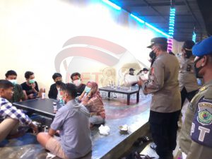 Tim Pamor Keris Berikan Himbauan Prokes dan Bagikan Masker Di Tempat Keramaian