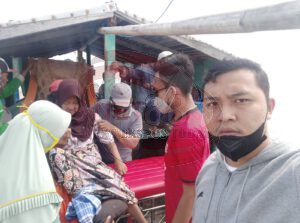 Gerak Cepat Polisi di Sumenep Bantu Evakuasi Warga Kepulauan Berobat ke RSUD dr Moh Anwar