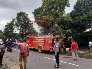 Diduga Akibat Konsleting Listrik, Rumah di Desa Ranu Grati Terbakar
