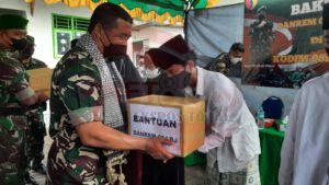Berbagi Kasih, Danrem 084/Bhaskara Berikan Bantuan Sembako