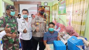 Kapolres Pamekasan Pantau Langsung Giat Vaksinasi Serentak Puskesmas Sopa’ah dan Zoom Meeting Dengan Kapolri