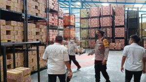 Kapolres Pamekasan dan Kadisperindag Gerak Cepat Antisipasi Kelangkaan Minyak Goreng, Sidak Distributor dan Toko Retail Modern