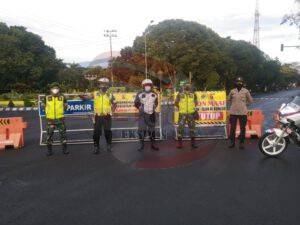 Cegah Kerumunan, Kodim 0822 Bondowoso Sekat Alun-alun