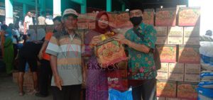 Kades Wonosari Salurkan Bansos Sembako dan Subsidi Minyak Goreng di Aula Balai Desa