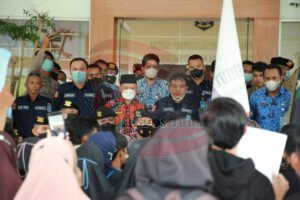 Pagi Hingga Sore Mahasiswa Aksi Di DPRD Babel, Disambut Baik Pimpinan DPRD