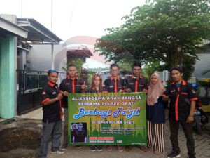 Aliansi Gema Anak Bangsa Bersama Polsek Grati Berbagi Ta’jil