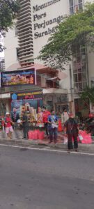 DPP PJI Berbagi 1000 Paket Takjil Lokasi Media Center PJI-Monumen Pers