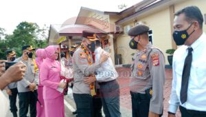 Haru Biru Warnai Pisah Sambut Kapolres Simeulue