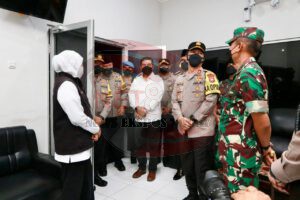 Malam Takbir,TNI-Polri Kawal Forkopimda Jatim Cek Pos Pam dan Pos Yan