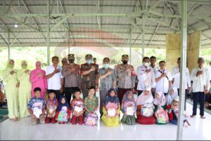 Kapolres Simeulue Sambangi dan Beri Bantuan Sosial di Transmigrasi Sigulai