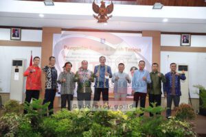 Erzaldi Rosman Serahkan Memori Jabatan kepada Ridwan