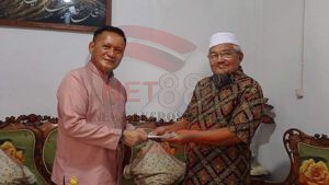 Peduli Kepada Masyarakat, Ketua DPRD Herman Suhadi Berikan Bantuan Kepada Kelompok Pembimbing Haji