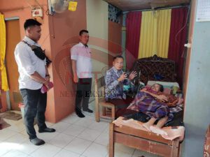 Tahu Ada Warganya Yang Stroke, Ketua DPRD Babel Herman Suhadi Langsung Sambangi Kediamannya