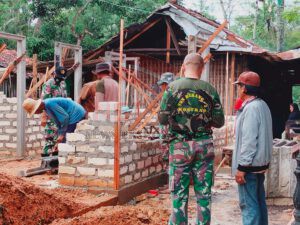 Program Rutilahu, Personil Koramil 0826-05 Larangan Gotong Royong Bangun Rumah Samiani