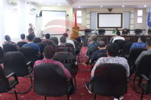 Drs. Akhmad Elvian Menanggapi Seminar PMPRB di Kota Pangkalpinang