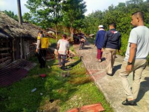 Cegah PMK, Polres Aceh Barat Semprot Disinfektan pada Sejumlah Kandang Ternak