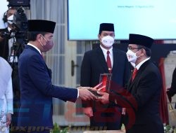 Presiden Jokowi Anugerahkan Tanda Kehormatan bagi 127 Tokoh
