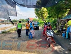 Antisipasi Banjir Rob, Personel Polsek Pademawu Lakukan Peninjauan ke Pesisir Pantai