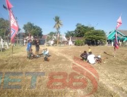 Jelang HUT RI ke-77, Babinsa Koramil 0822/11 Tapen Ajak Warga Kerja Bhakti