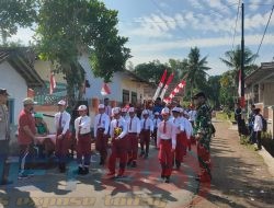 Semarakkan 17 Agustus Babinsa Jambesari Bondowoso Amankan Lomba Gerak Jalan