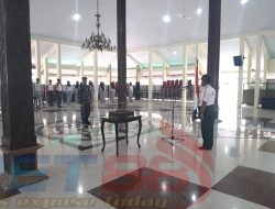 Persiapan Upacara HUT Kemerdekaan RI Ke-77, Babinsa Kodim 0822 Bondowoso Tingkatkan Kemampuan Paskibraka