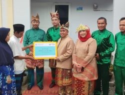 Walikota Pgk Menyerahkan Rumah Layak Huni Kepada Warga Yang Tidak Mampu