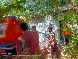 Polsek Tlanakan Mengawal Pendistribusian Air Bersih di Tiga Desa