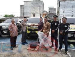 Jawab Aspirasi Masyarakat Usai Sebarluaskan Perda, Heryawandi Serahkan Bantuan Mobil Pelayanan Kesehatan dan Kursi Roda