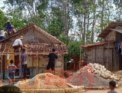 Bantuan Mengalir Untuk Perbaikan Rumah Nenek Pusia, Warga Sekitar Gerak Cepat