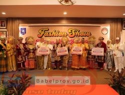 Meriahkan HUT ke-23 DWP, Pejabat Eselon II dan Istri Fashion Show Busana Adat Nusantara