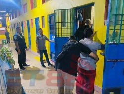 Razia Blok Hunian Upaya Tangkal Potensi Gangguan Kamtib di Lingkungan Lapas