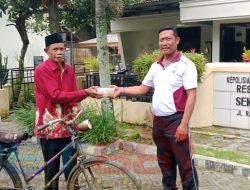 Jumat Berbagi, Polsek Curahdami Bagikan Makanan Kepada Tamu Allah SWT