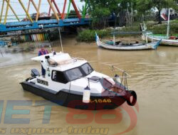 Tim SAR Lakukan Pencarian Manusia Silver Yang Hanyut di Sungai Kamoning Sampang