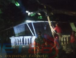 Hujan Deras Disertai Angin Kencang, Rumah Warga Desa Gebangan Tertimpa Pohon Roboh