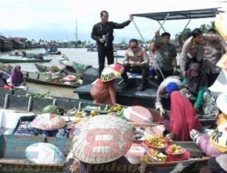 Jum’at Curhat : Kapolda Kalsel Sambang Pasar Terapung Lok Baintan