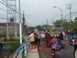 Viral,,,! Warga Padati Jembatan Penghubung Tamansari Koncer