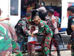 Letkol Inf Rinto Wijaya Terlibat Langsung Evakuasi Masyarakat Distrik Paro Yang Diteror KSTP