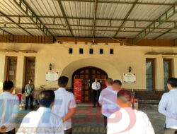 Ucapkan Selamat dan Berikan Cinderamata, Kalapas Pamekasan Lepas Pegawai Yang Purna Tugas