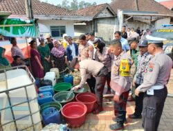 Polisi Peduli, Jum’at Curhat Salurkan Bantuan Kemanusiaan Untuk Masyarakat
