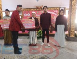 Ratusan Beasiswa Diserahkan secara simbolis Bupati Sumenep Dan Kadinsos P3A