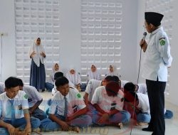 Kepala KUA Maesan, Edukasi Pernikahan Dini di SMKN 1 Maesan