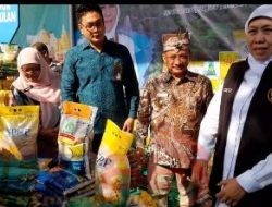 Kunjungan Tali Asih Gubernur Jatim, Serahkan Bansos di Situbondo