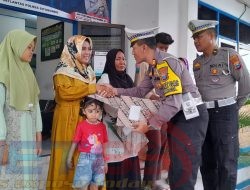 Peduli Korban Laka, Kasatlantas Situbondo Bagi Rezeki