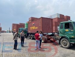 Pastikan Distribusi Logistik Pemilu 2024  Aman, Polres Pelabuhan Tanjung Perak  lakukan Pengawalan