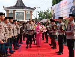 Kapolres Pamekasan Baru, AKBP Jazuli Dani Iriawan, S.I.K., M.Tr.Opsla Diwarnai Dengan Iringan Hadrah dan Musik Daul