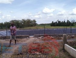 Berdalih Geomembran Datang Terlambat, Proyek Embung Desa Sobontoro Karas TA 2023 Belum Rampung