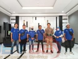 Tiang Listrik Miring di Desa Klampar, Rawan Timbulkan Korban