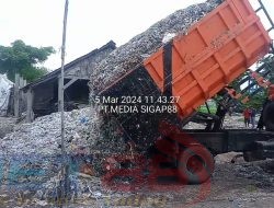 SEMBRONO !!! Air limbah dari armada PT Buana Mega meresahkan pengguna jalan